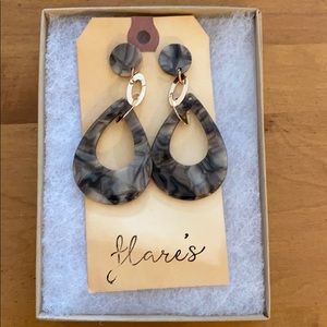 NWT boutique gold and grey teardrop earrings